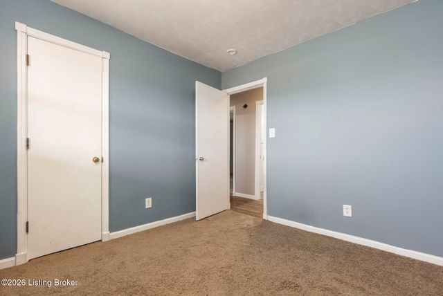 8411 Seaforth Dr, Louisville, KY 40258