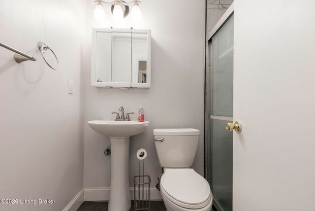 8411 Seaforth Dr, Louisville, KY 40258