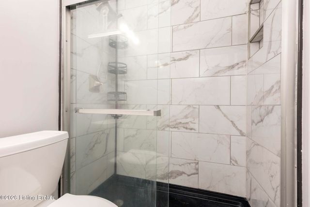 8411 Seaforth Dr, Louisville, KY 40258