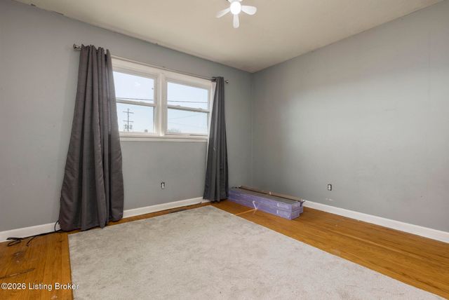 8411 Seaforth Dr, Louisville, KY 40258