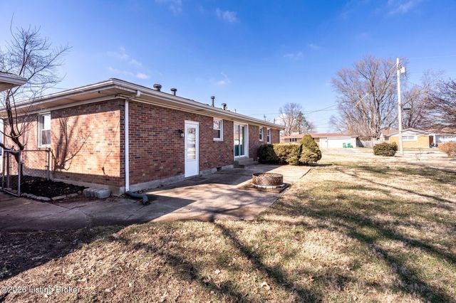 8411 Seaforth Dr, Louisville, KY 40258