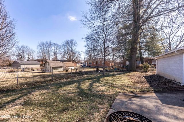 8411 Seaforth Dr, Louisville, KY 40258