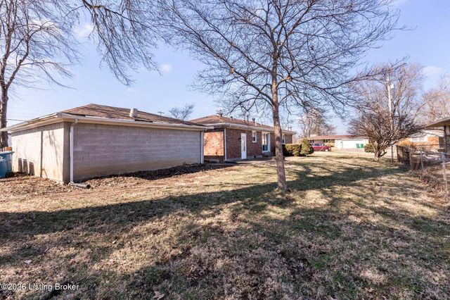 8411 Seaforth Dr, Louisville, KY 40258