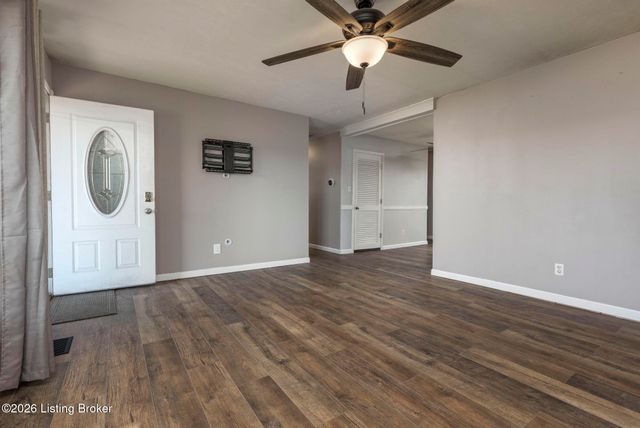 8411 Seaforth Dr, Louisville, KY 40258