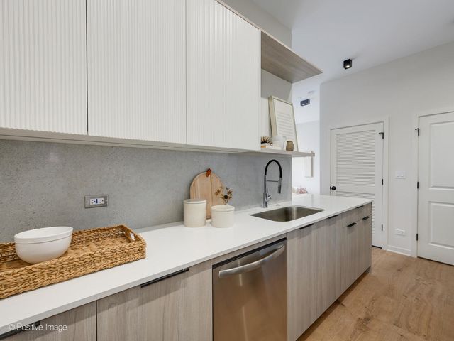 2801 Thatcher Avenue 303, River Grove, IL 60171