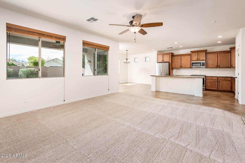 685 E HUMMINGBIRD Way, Gilbert, AZ 85297 — photo 2