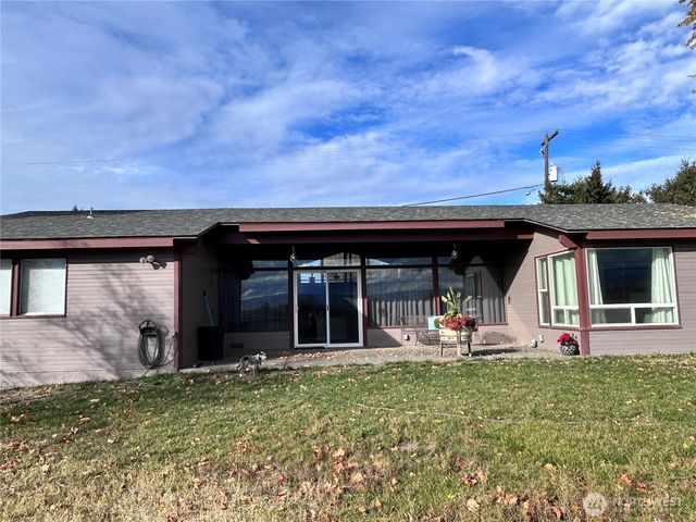 940 SE 12th Street, College Place, WA 99324