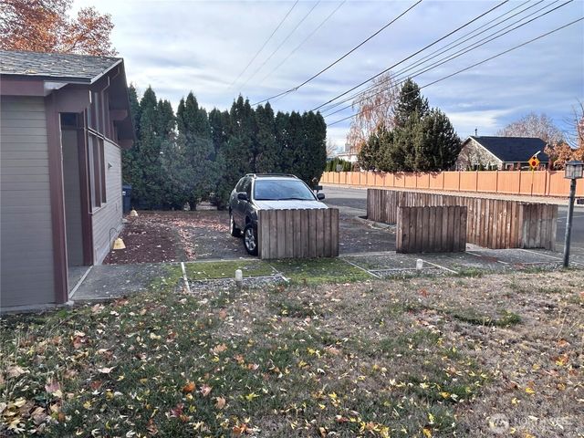 940 SE 12th Street, College Place, WA 99324