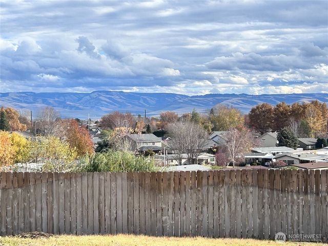 940 SE 12th Street, College Place, WA 99324