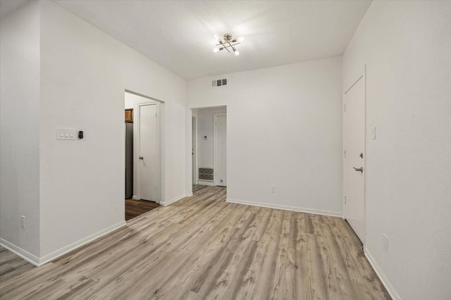 1201 Bering Drive 45, Houston, TX 77057
