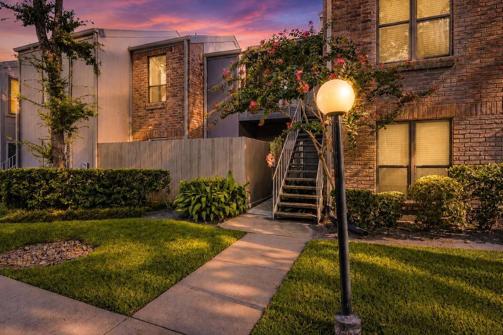 1201 Bering Drive 45, Houston, TX 77057
