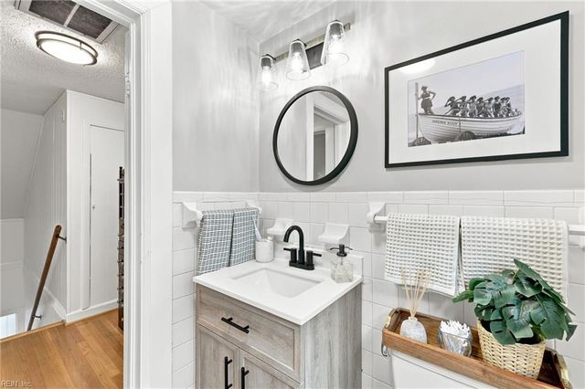 1044 S Lexan CRES, Norfolk, VA 23508