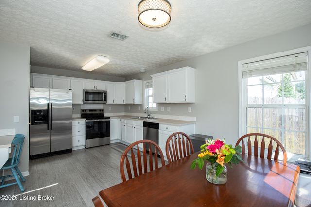 4909 Middlesex Dr, Louisville, KY 40245