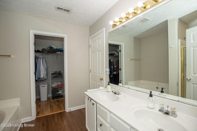 4909 Middlesex Dr, Louisville, KY 40245