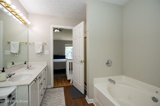 4909 Middlesex Dr, Louisville, KY 40245