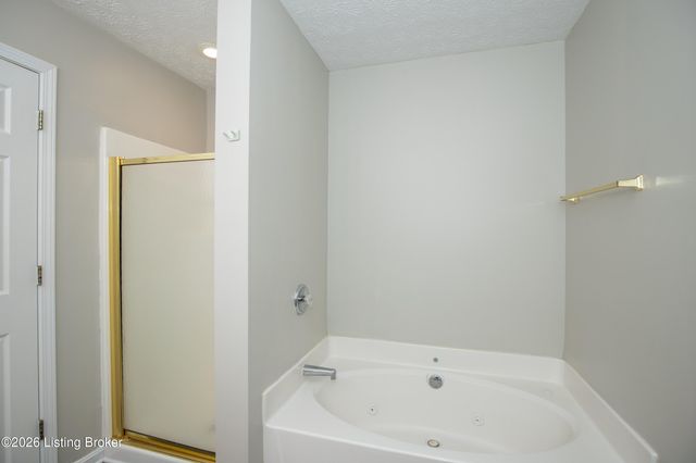 4909 Middlesex Dr, Louisville, KY 40245