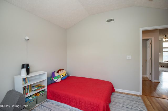 4909 Middlesex Dr, Louisville, KY 40245
