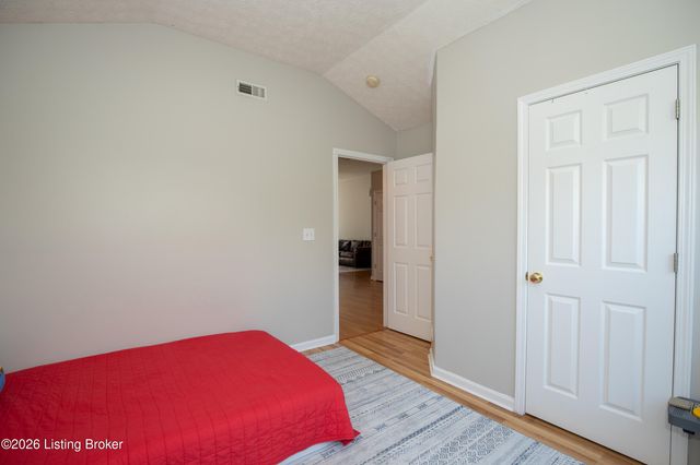 4909 Middlesex Dr, Louisville, KY 40245