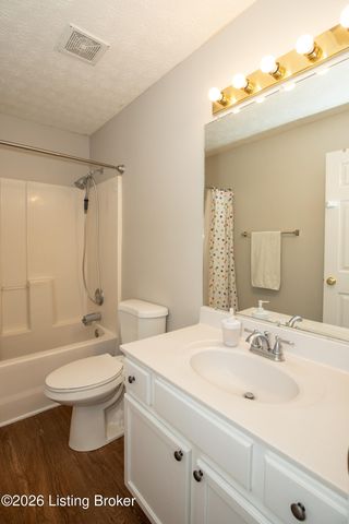 4909 Middlesex Dr, Louisville, KY 40245