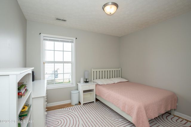 4909 Middlesex Dr, Louisville, KY 40245