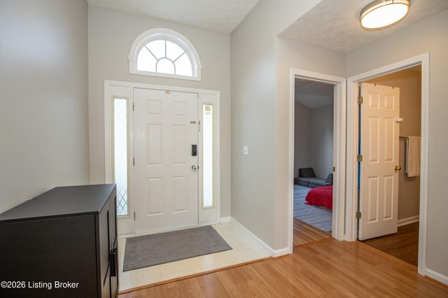 4909 Middlesex Dr, Louisville, KY 40245