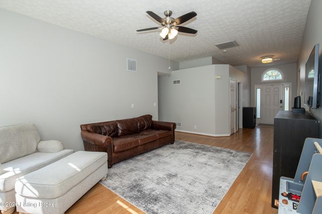 4909 Middlesex Dr, Louisville, KY 40245