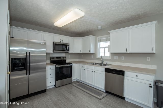 4909 Middlesex Dr, Louisville, KY 40245