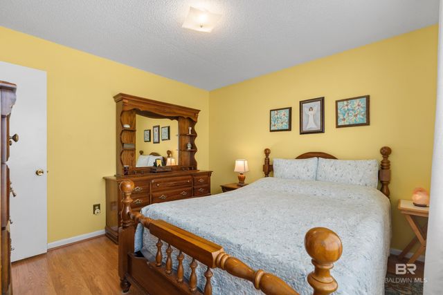 23157 Oak Street, Robertsdale, AL 36567