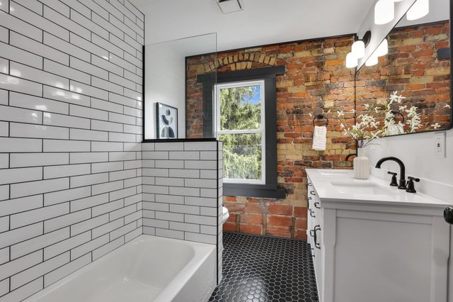 1010 Bruck Street, Columbus, OH 43206