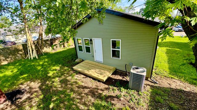 54 4th Street, Buckeye Lake, OH 43008