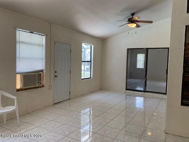 1098 Elmsford Street NW, Palm Bay, FL 32907