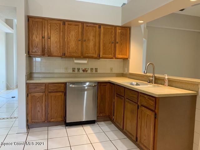 1098 Elmsford Street NW, Palm Bay, FL 32907