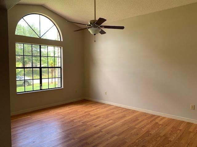 1098 Elmsford Street NW, Palm Bay, FL 32907