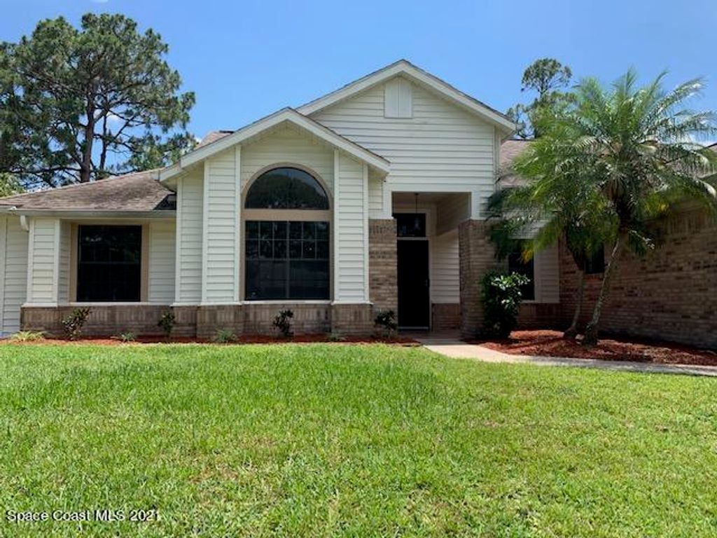 1098 Elmsford Street NW, Palm Bay, FL 32907