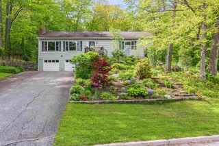 27 Wildwood Drive, Essex, VT 05452
