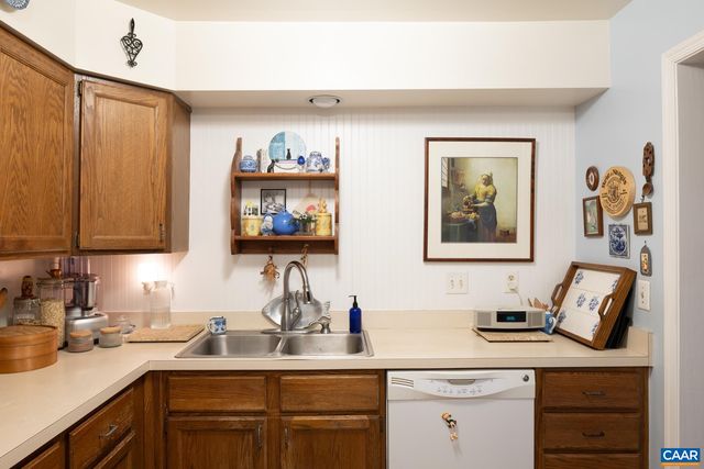 1325 Branchlands Dr Apt E, Charlottesville, VA 22901