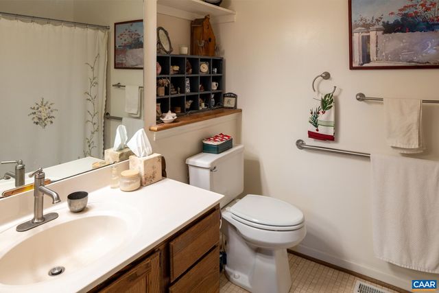 1325 Branchlands Dr Apt E, Charlottesville, VA 22901