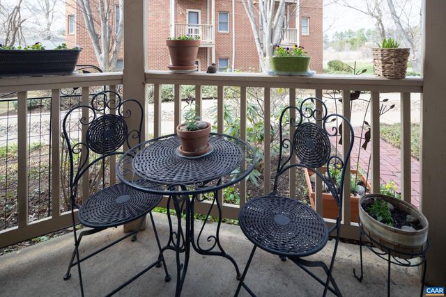 1325 Branchlands Dr Apt E, Charlottesville, VA 22901