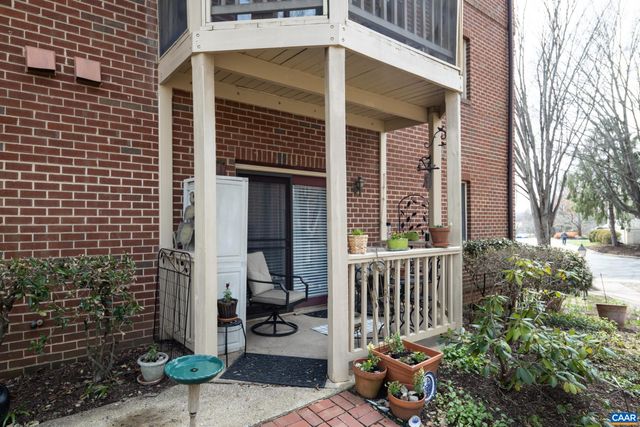 1325 Branchlands Dr Apt E, Charlottesville, VA 22901