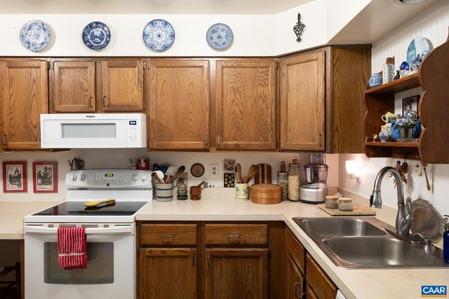 1325 Branchlands Dr Apt E, Charlottesville, VA 22901