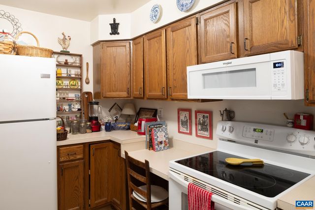 1325 Branchlands Dr Apt E, Charlottesville, VA 22901