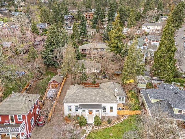 283 High Street, Ashland, OR 97520