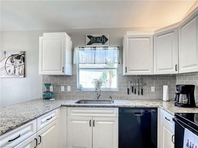 13633 ADMIRAL CT, Fort Myers, FL 33912