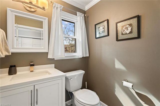 1382 Turkey Hill Road, Winston-salem, NC 27106