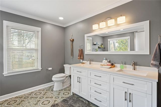 1382 Turkey Hill Road, Winston-salem, NC 27106