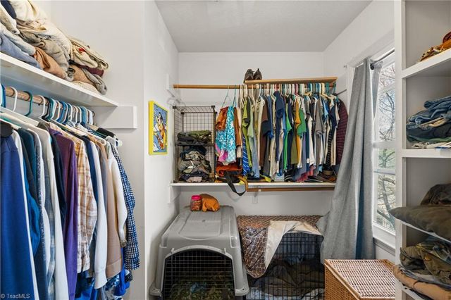 1382 Turkey Hill Road, Winston-salem, NC 27106