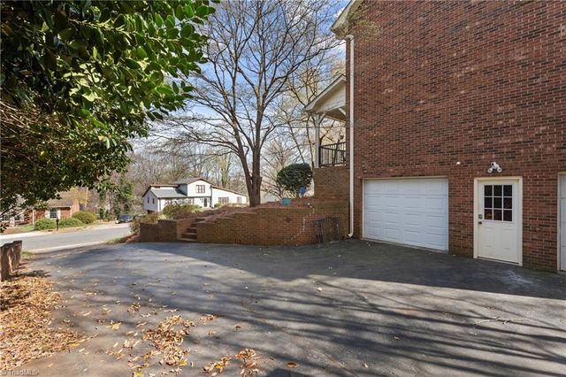 1382 Turkey Hill Road, Winston-salem, NC 27106