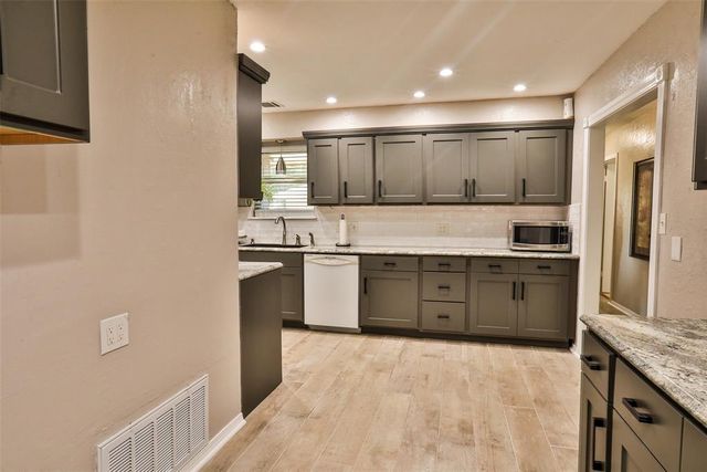 1410 SW 77th Terrace, Oklahoma City, OK 73159