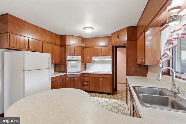 216 MARYLAND AVE, Hancock, MD 21750