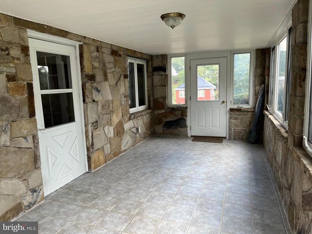 216 MARYLAND AVE, Hancock, MD 21750
